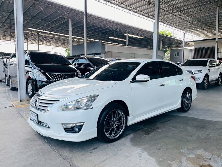 รถ Nissan Teana 2.0 200 XL สี ขาว