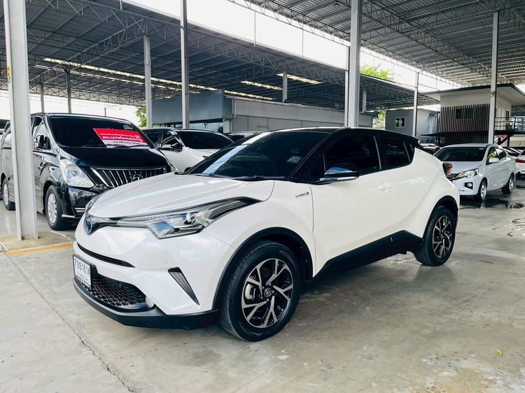 รถ Toyota C-HR 1.8 HV Hi สี ขาว