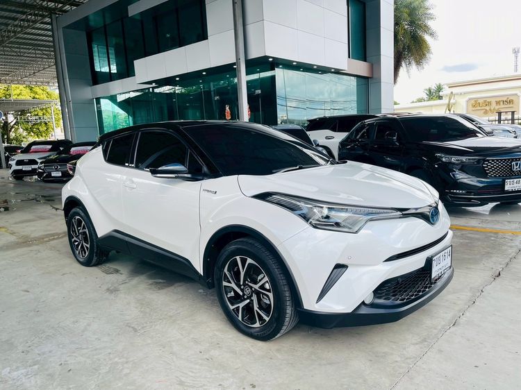 Toyota C-HR 2019 1.8 HV Hi Sedan ไฮบริด ไม่ติดแก๊ส เกียร์อัตโนมัติ ขาว รูปที่ 2