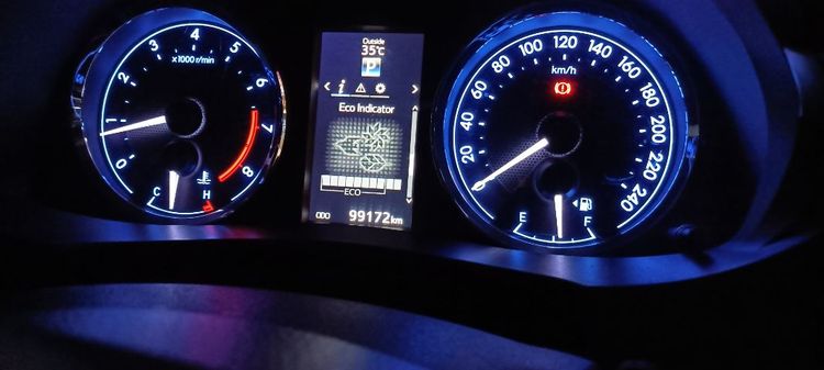 รถ Toyota Corolla Altis 1.8 Sport สี ขาว