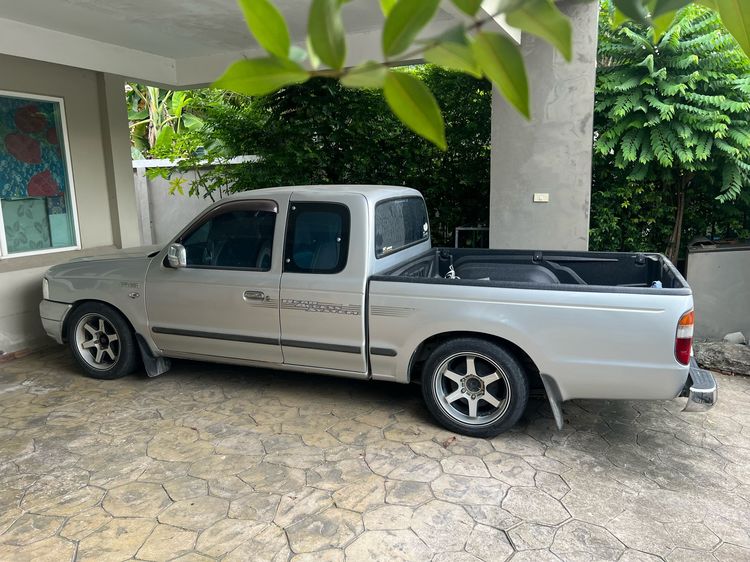 รถ Ford Ranger 2.5 XL สี บรอนซ์เงิน