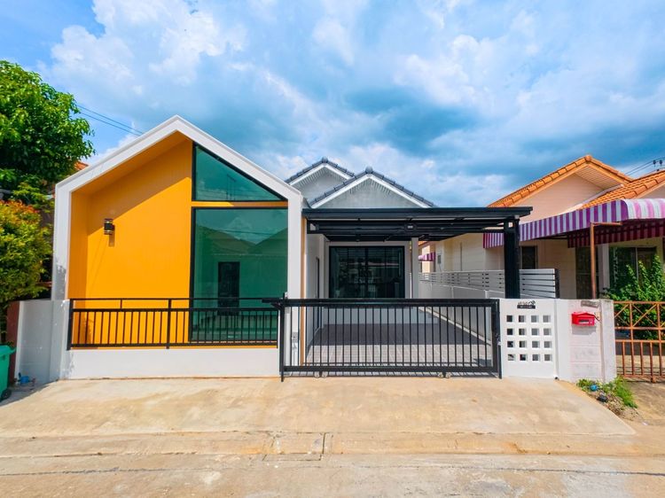 ตกแต่งครบ ขายบ้านเดี่ยว หมู่บ้านวัฒนา ถนนร่วมพัฒนา 34 ตรว. 3 นอน 2 น้ำ ทำเลเงียบสงบเป็นส่วนตัว รูปที่ 2