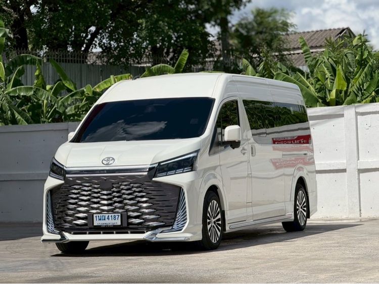 รถ Toyota Commuter 2.8 สี ขาว