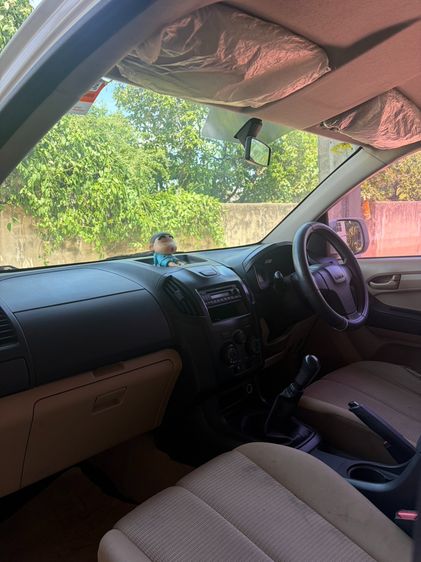 รถ Isuzu D-MAX 2.5 SX สี ขาว