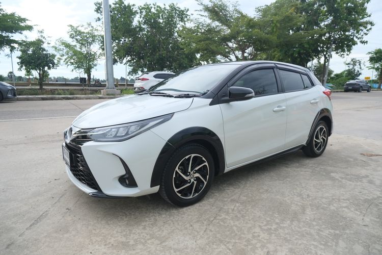 Toyota Yaris 2021 1.2 Premium Sedan เบนซิน ไม่ติดแก๊ส เกียร์อัตโนมัติ ขาว รูปที่ 3