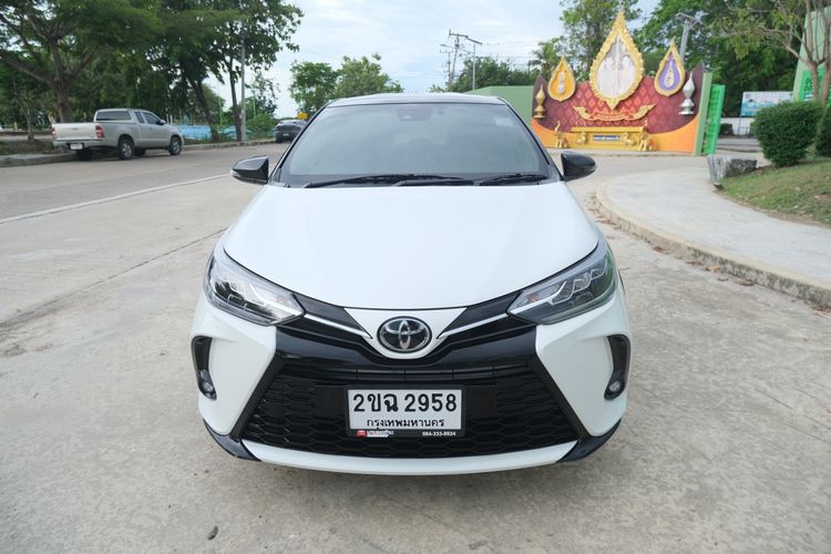 Toyota Yaris 2021 1.2 Premium Sedan เบนซิน ไม่ติดแก๊ส เกียร์อัตโนมัติ ขาว รูปที่ 2