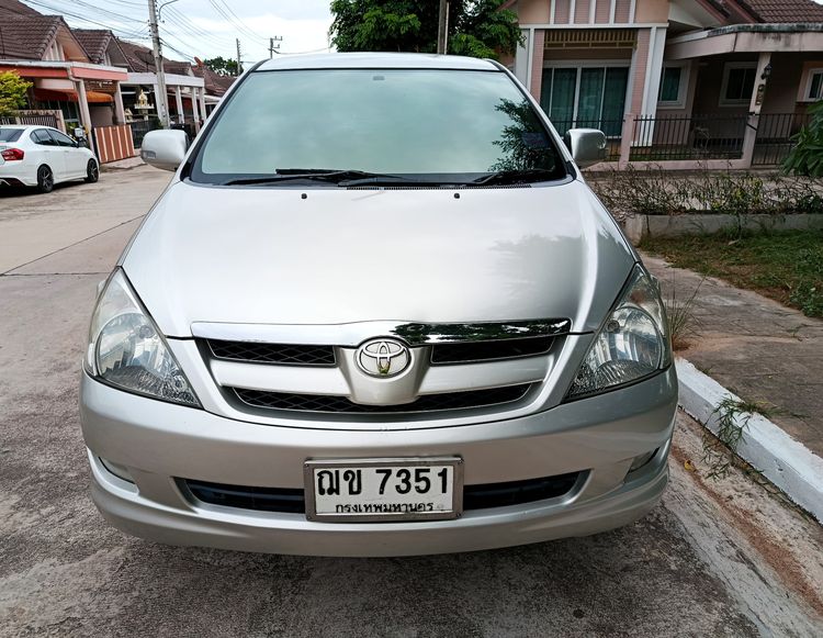 รถ Toyota Innova 2.0 G สี บรอนซ์เงิน