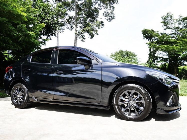 Mazda Mazda 2 2017 1.3 High Connect Sedan เบนซิน ไม่ติดแก๊ส เกียร์อัตโนมัติ ดำ รูปที่ 2