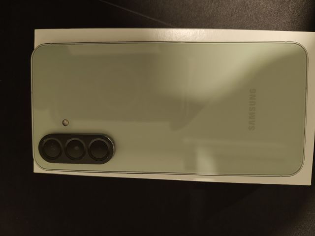 Samsung a56 256gb 5g มือสองสวยมาก ประกันศูนย์เหลือ