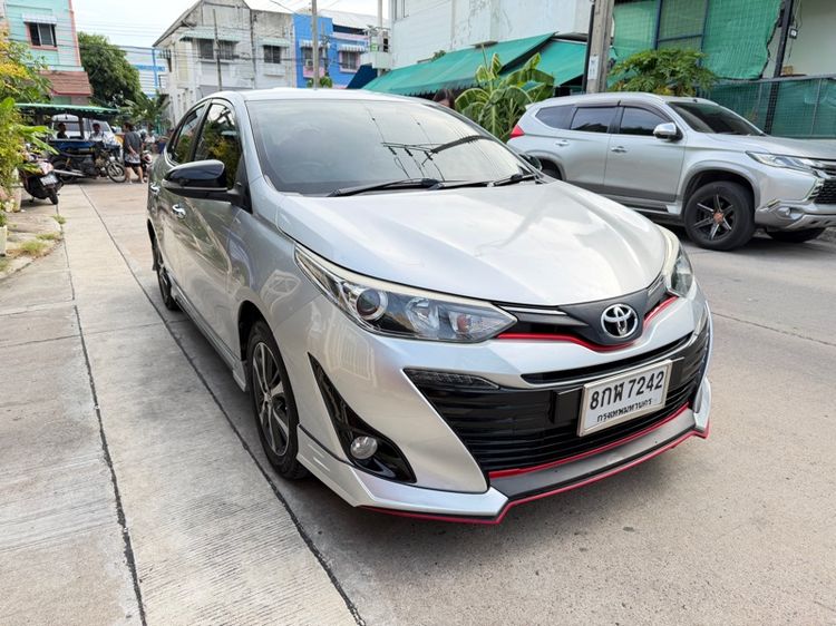 รถ Toyota Yaris ATIV 1.2 S สี บรอนซ์เงิน