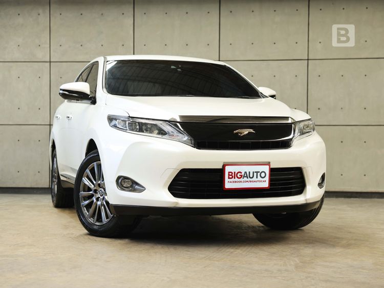 รถ Toyota Harrier 2.0 Premium สี ขาว