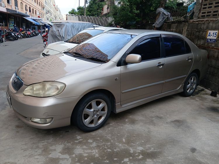 รถ Toyota Altis 1.6 E สี บรอนซ์ทอง