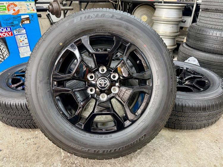 18" ล้อแม็ก TOYOTA L FJ ขอบ 18” ถอดป้ายแดง ยาง DUNLOP 265-60R18 ปี 26 ตุ่มหน้ายางยังอยู่ครบ