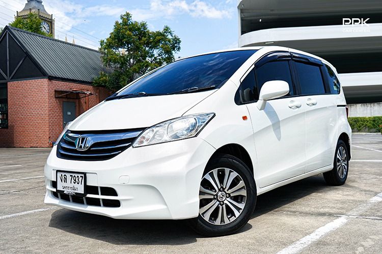 รถ Honda Freed 1.5 SE สี ขาว