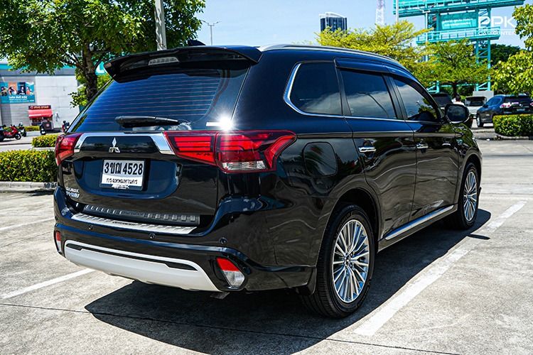 Mitsubishi Outlander 2022 Phev 2.4 GT Premium 4WD Utility-car ปลั๊กอินไฮบริด (PHEV) ไม่ติดแก๊ส เกียร์อัตโนมัติ ดำ รูปที่ 4