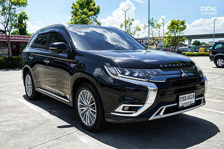 Mitsubishi Outlander 2022 Phev 2.4 GT Premium 4WD Utility-car ปลั๊กอินไฮบริด (PHEV) ไม่ติดแก๊ส เกียร์อัตโนมัติ ดำ รูปที่ 3