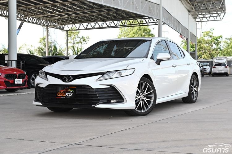 รถ Toyota Camry 2.5 Premium สี ขาว
