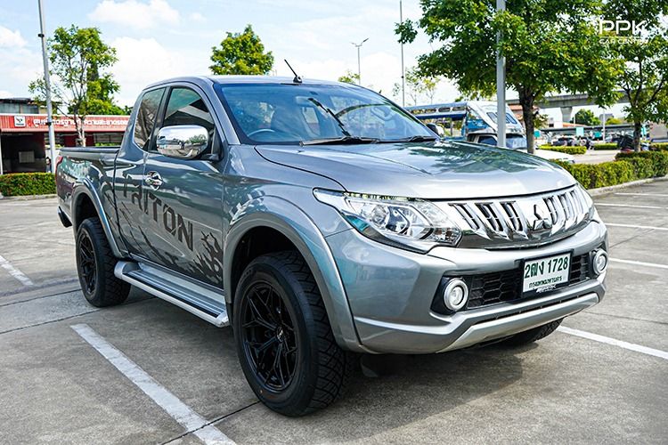 Mitsubishi Triton 2017 2.4 GLS Limited Plus Pickup ดีเซล ไม่ติดแก๊ส เกียร์ธรรมดา เทา รูปที่ 3