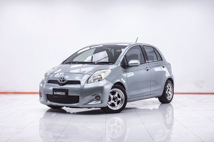 รถ Toyota Yaris 1.5 E สี เทา