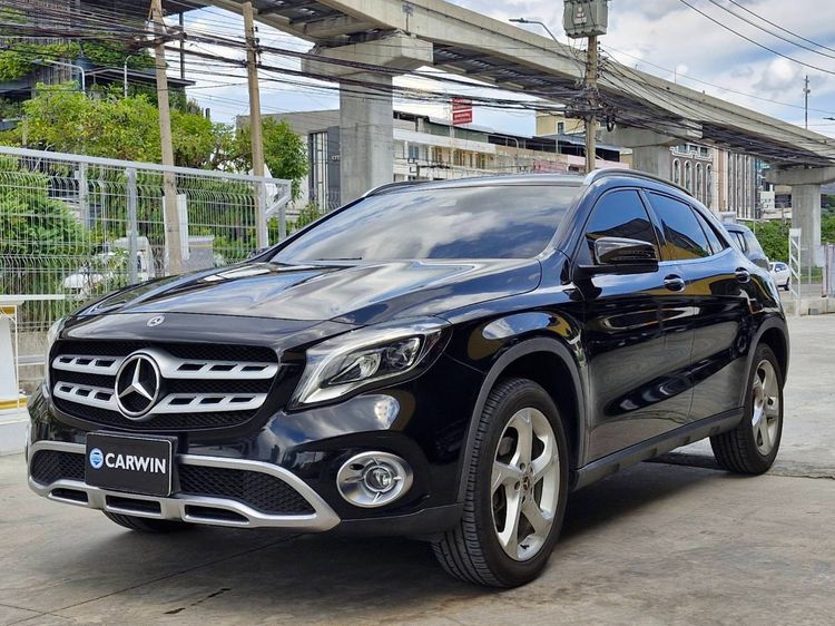 รถ Mercedes-Benz GLA-Class GLA200 สี ดำ