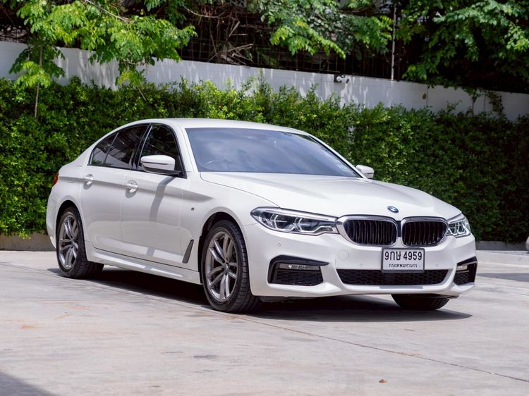 รถ BMW Series 5 520d สี ขาว
