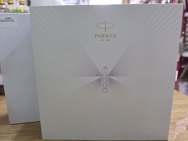 ปากกาparker มือ1 ใหม่เอี่ยมไม่เคยใช้เก็บไว้มานานอยากส่งต่อให้ผู้ที่ต้องการใช้หรือสะสมค่ะ รูปที่ 3