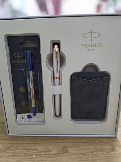 ปากกาparker มือ1 ใหม่เอี่ยมไม่เคยใช้เก็บไว้มานานอยากส่งต่อให้ผู้ที่ต้องการใช้หรือสะสมค่ะ รูปที่ 4