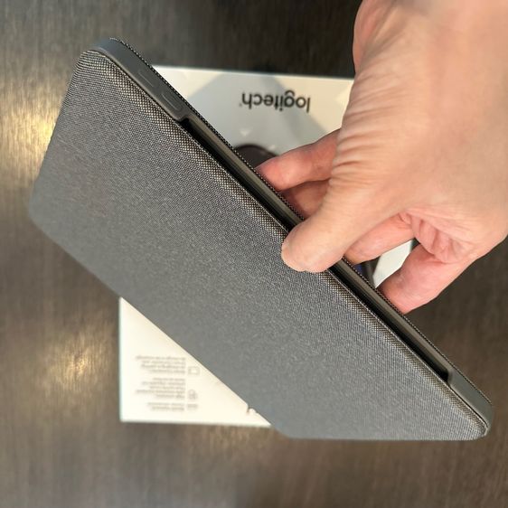 Logitech Combo Touch เคสคีย์บอร์ด สำหรับ iPad Pro 11-inch (1st, 2nd, 3rd, 4th gen) รูปที่ 4