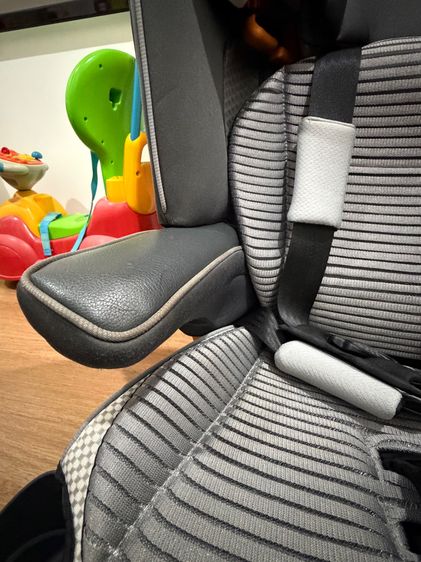 ￼CHICCO Myfit Zip Air Car Seat คาร์ซีท เด็กเล็ก อายุ 1y+ 11-50 กก. รองรับ ISOFIX มือ 2 ขายตามสภาพ รูปที่ 2