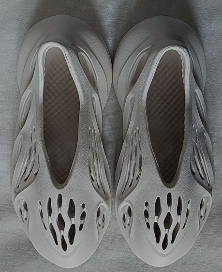 Adidas Yeezy Form RNNR รูปที่ 2