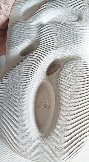 Adidas Yeezy Form RNNR รูปที่ 5