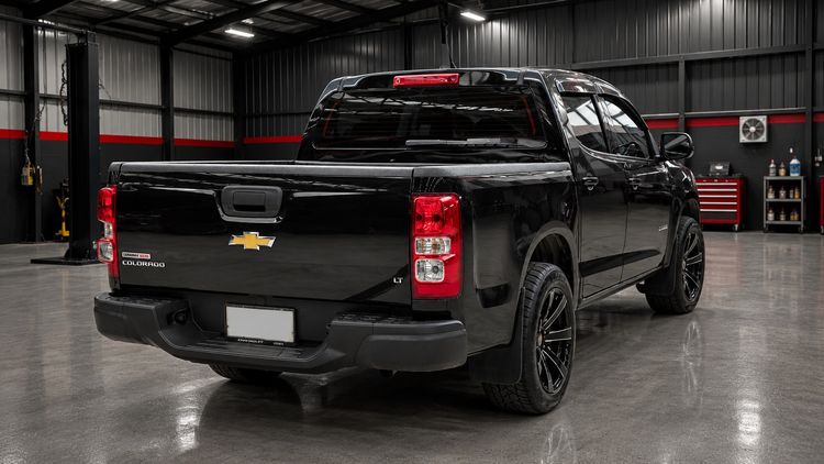 รถ Chevrolet Colorado 2.5 LT สี ดำ