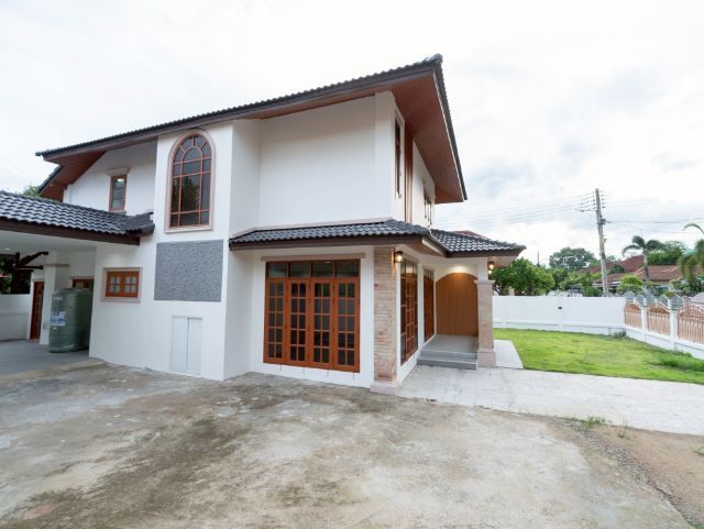 บ้านอำเภอเมืองเชียงใหม่ใกล้โรงพยาบาลนครพิงค์