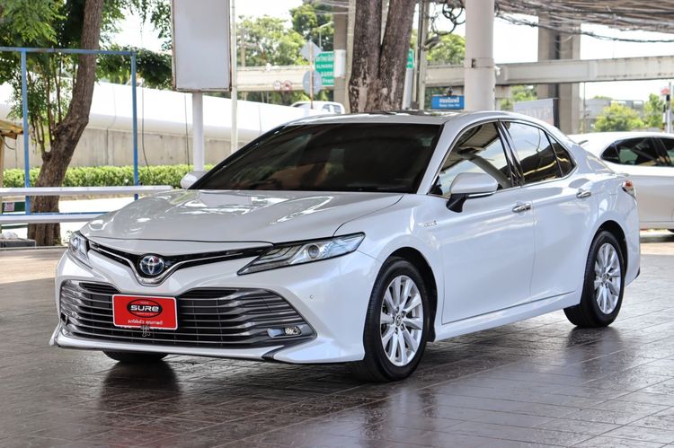 รถ Toyota Camry 2.5 HV Premium สี ขาว