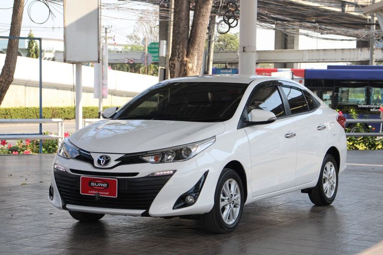 รถ Toyota Yaris ATIV 1.2 G สี ขาว