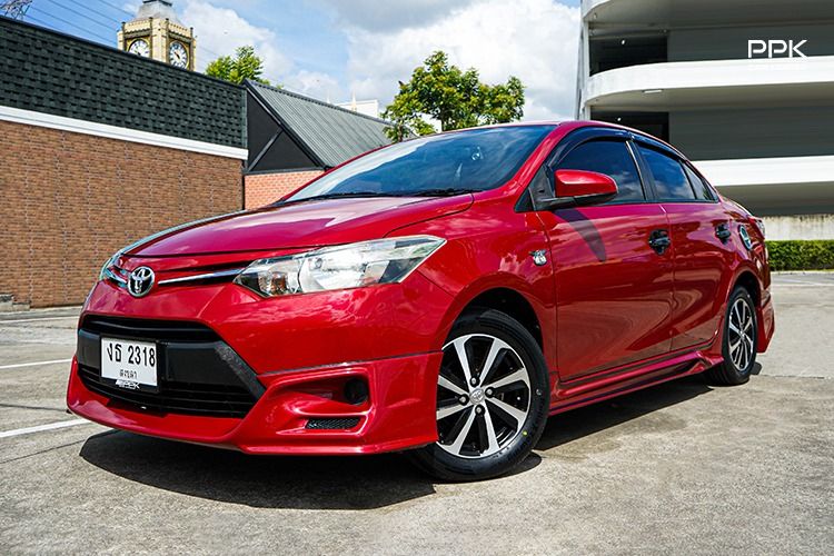 รถ Toyota Vios 1.5 E สี แดง