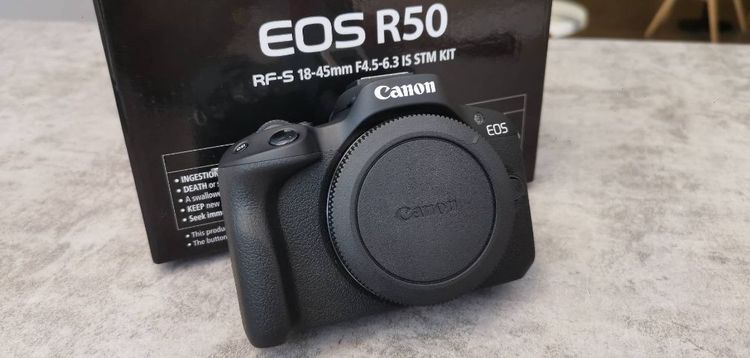 กล้องมิลเลอร์เลส ไม่กันน้ำ ขายกล้องจิ๋วแต่เทพ canon R50 พร้อมเลนส์คิด อายุ1เดือน ปกศ ยกกล่อง