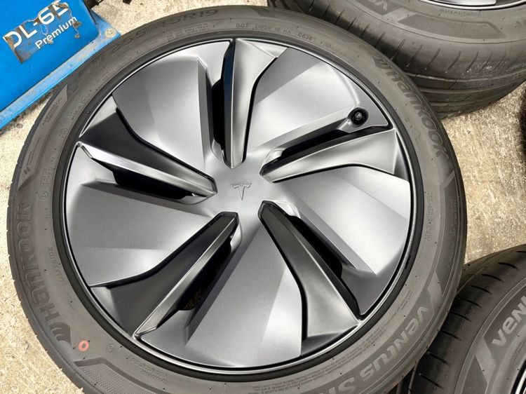 ล้อแม็ก TESLA MODEL Y JIUNIPER ขอบ 19” ถอดป้ายแดง ยาง HANKOOK 255-45R19 ปี 26 สีเส้นตุ่มหน้ายางยังอยู่ครบ รูปที่ 9
