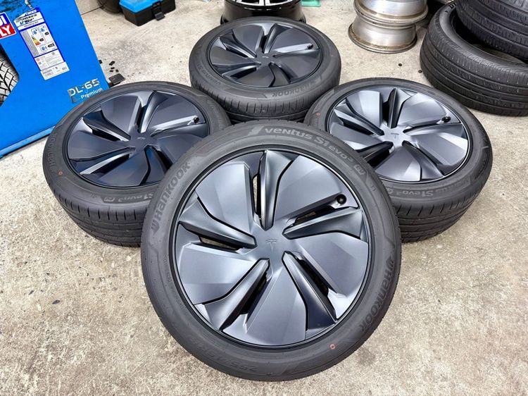 ล้อแม็ก TESLA MODEL Y JIUNIPER ขอบ 19” ถอดป้ายแดง ยาง HANKOOK 255-45R19 ปี 26 สีเส้นตุ่มหน้ายางยังอยู่ครบ รูปที่ 3