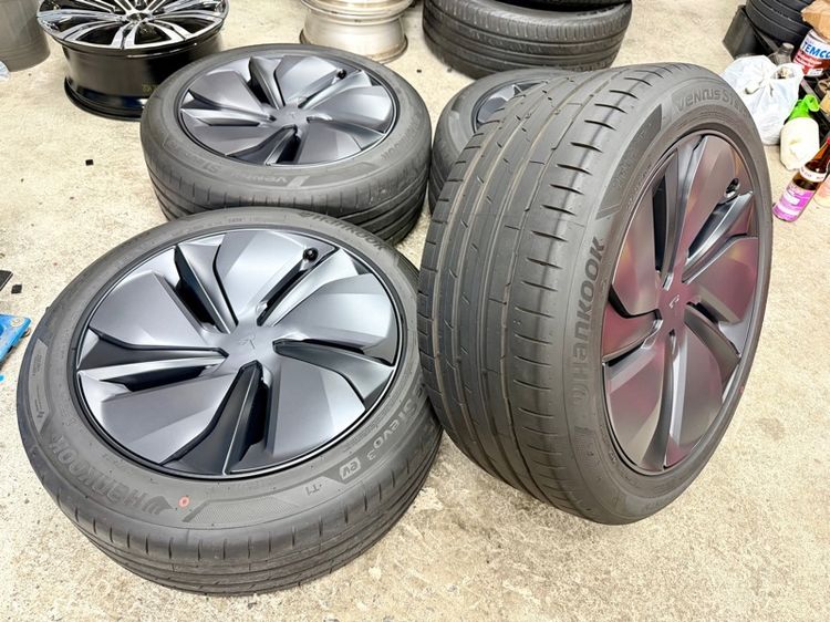 ล้อแม็ก TESLA MODEL Y JIUNIPER ขอบ 19” ถอดป้ายแดง ยาง HANKOOK 255-45R19 ปี 26 สีเส้นตุ่มหน้ายางยังอยู่ครบ รูปที่ 2
