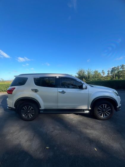 รถ Isuzu MU-X 3.0 The Iconic สี ขาว