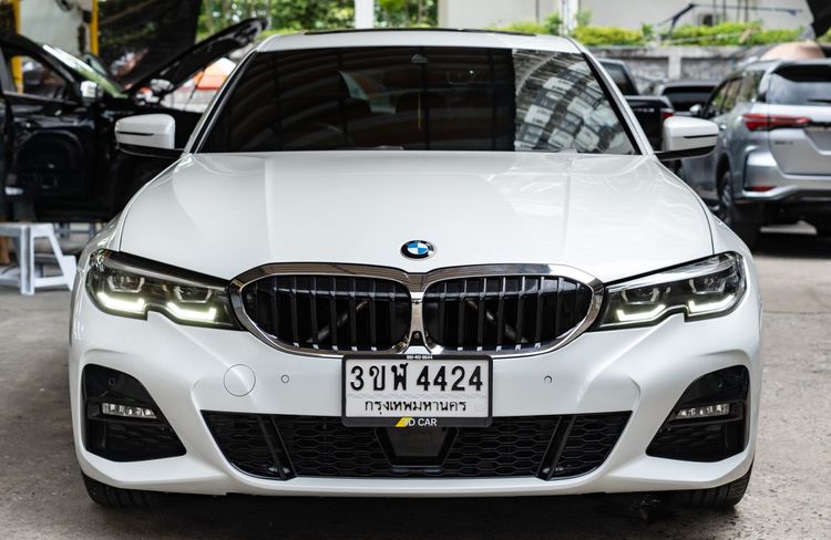 รถ BMW Series 3 330e สี ขาว