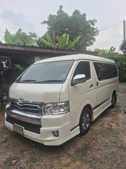 รถ Toyota Ventury 3.0 V สี ขาว