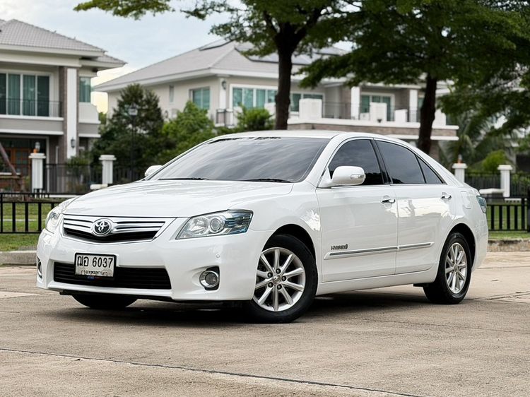 รถ Toyota Camry 2.4 Hybrid สี ขาว