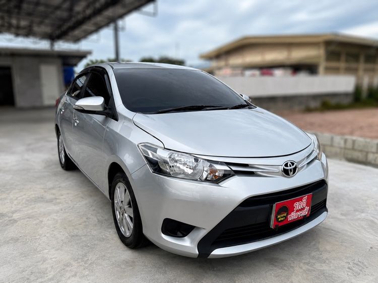 รถ Toyota Vios 1.5 E สี บรอนซ์เงิน