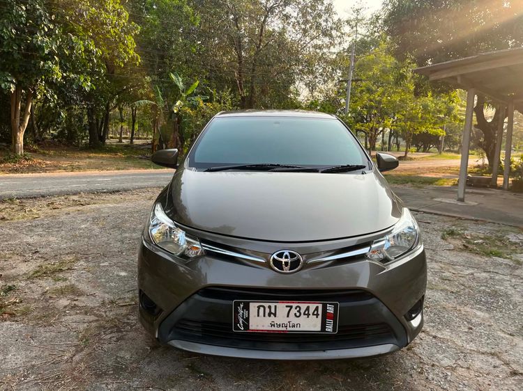 รถ Toyota Vios 1.5 E สี น้ำตาล