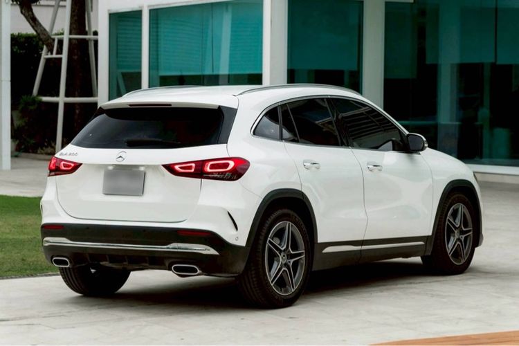 Mercedes-Benz GLA-Class 2023 GLA200 Sedan เบนซิน ไม่ติดแก๊ส เกียร์อัตโนมัติ ขาว รูปที่ 3