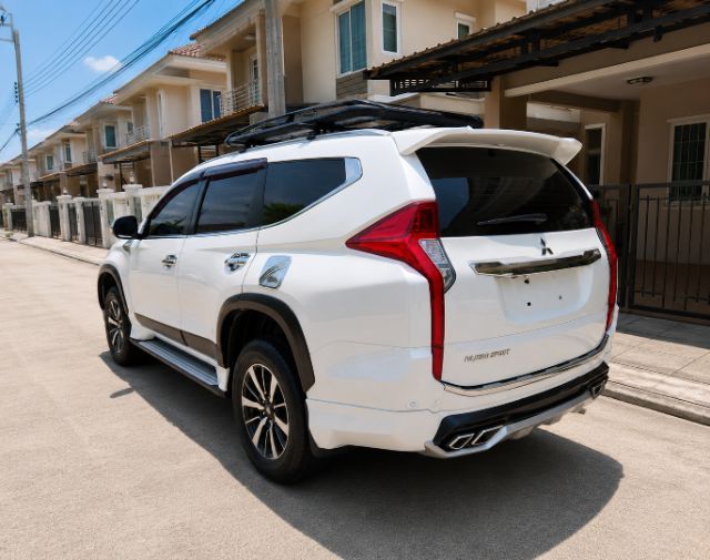 Mitsubishi Pajero Sport 2018 2.4 GT Premium Van ดีเซล ไม่ติดแก๊ส เกียร์อัตโนมัติ ขาว รูปที่ 3