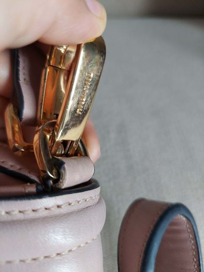 กระเป๋าถือ Miu Miu สีชมพูอ่อน รูปที่ 15