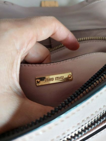 กระเป๋าถือ Miu Miu สีชมพูอ่อน รูปที่ 9